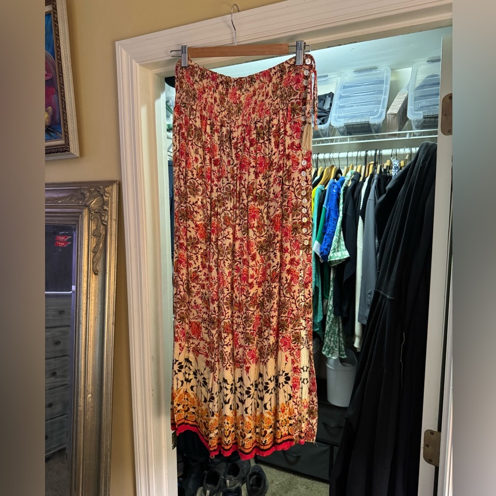 Nicole Miller Long skirt with buttons on side(L)